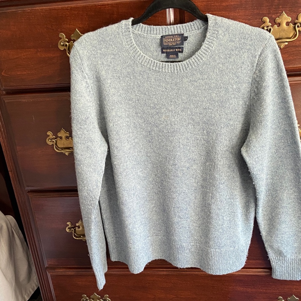 Pendleton traditional 100% Shetland wool crew-neck pullover sweater.